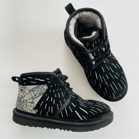 Star Wars UGG winter boots size 5 kids - Picture 1 of 7
